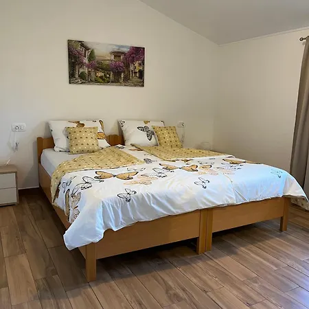 Apartment Apartma Pergola